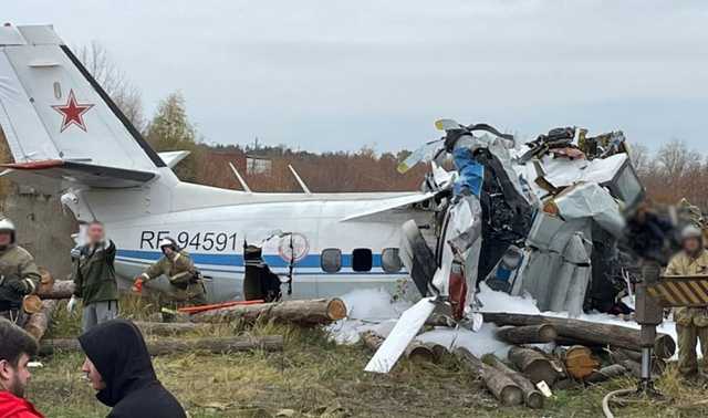 Семь человек выжили при крушении самолета в Татарстане