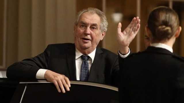 Президента Чехии снова госпитализировали