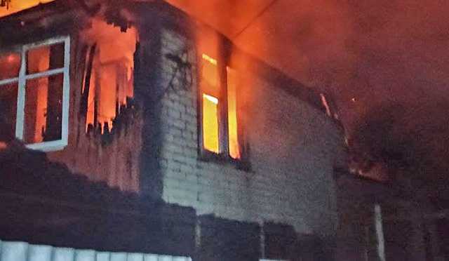 Під Харковом згорів будинок з мешканцями