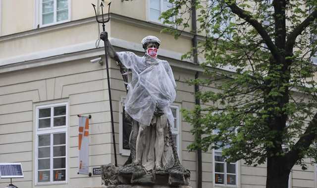    12 .   COVID-19,  352 