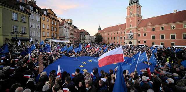 Крок до виходу Польщі з ЄС: як скандальне судове рішення розкололо країну