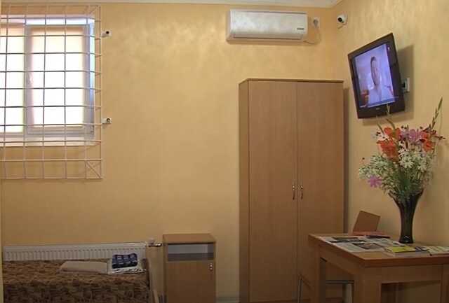 VIP-камера у Рівненському СІЗО: як виглядає і скільки заплатили ув’язнені