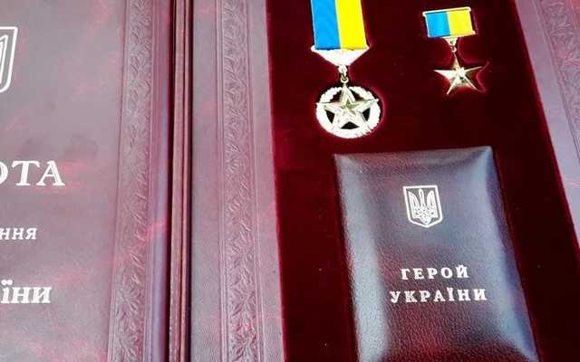 Зеленский присвоил звание Герой Украины посмертно двум военным