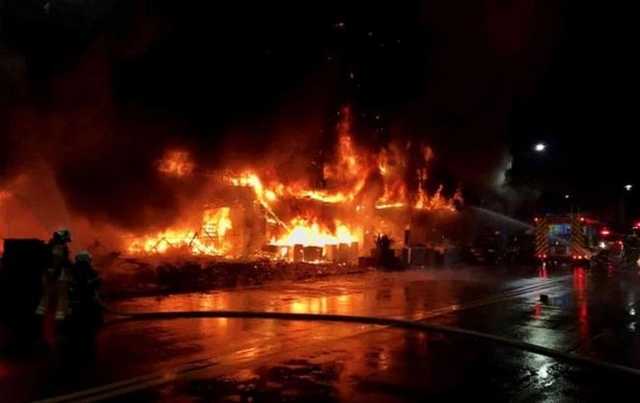 В Тайване загорелся 13-этажный дом: десятки погибших и пострадавших