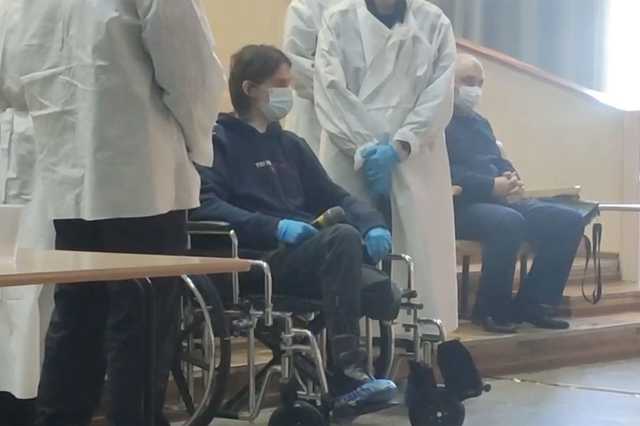 На инвалидной коляске и с конвоем: пермского стрелка арестовали прямо в больнице