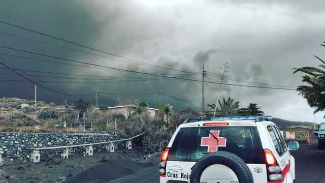 Мощные подземные толчки: на Канарах из-за извержения вулкана эвакуировали еще 300 человек