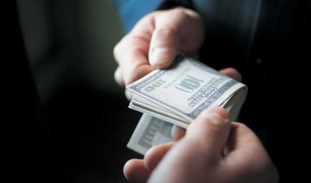 В Кировоградской области полицейский вымогал взятку у торговца