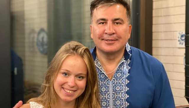 Саакашвили не будет прекращать голодовку, митинг оппозиции придал ему сил, - Ясько