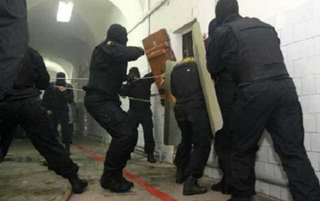 В России произошел масштабный бунт заключенных: в тюрьму стянули Росгвардию и ОМОН