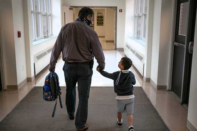 Инфекционист Крамарев: коронавирус накинулся на детей, они чаще попадают в реанимацию