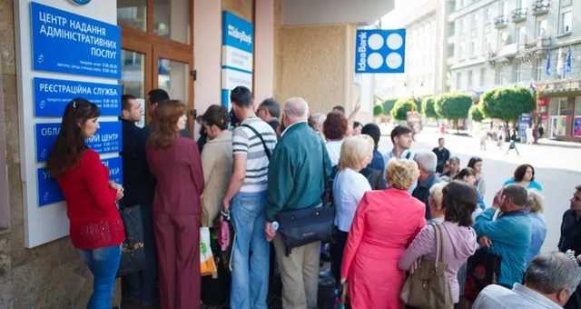 Украинских "ФОПов" согнали на регистрацию: нарушителям грозит до 51 тыс. штрафа, возникли очереди