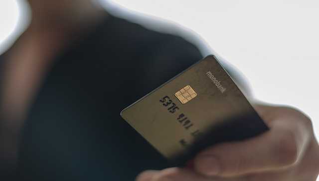 Monobank закрывает все карты в злотых: что это значит