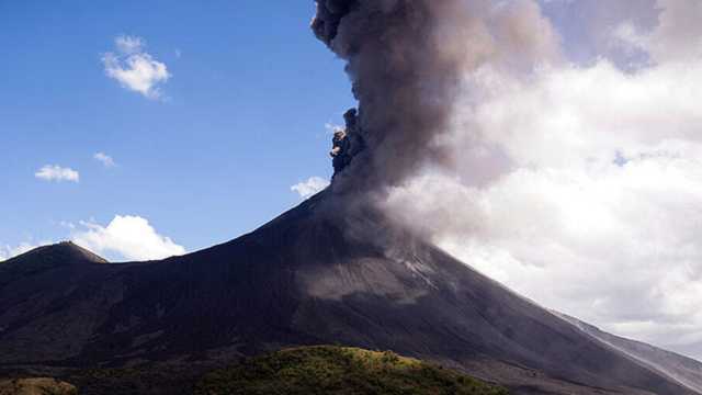 Извержение вулкана на Канарах: на острове отменили авиарейсы