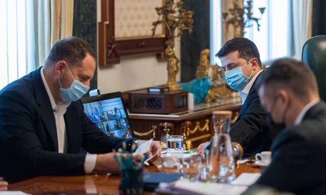 Зеленский поручил Минздраву обеспечить возможность вакцинации от COVID-19 на выходных, - ОП