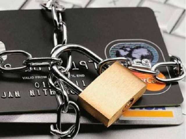 Украинцам чаще стали блокировать банковские счета: названы основные причины