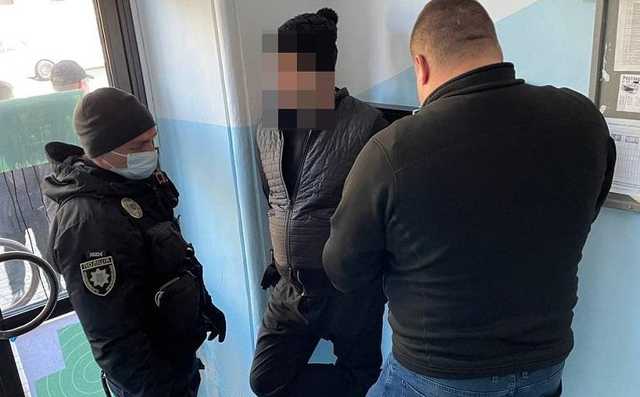 В Киеве мужчина устроил погром в приемной "слуги народа" Пашинной