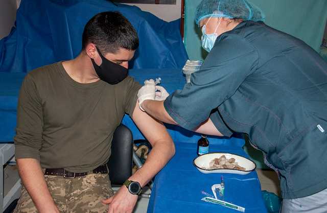 Полный курс вакцинации получили 85% военнослужащих ВСУ