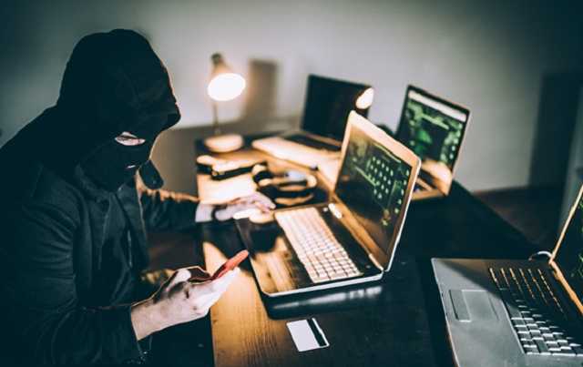 Мошенники оформляют кредиты на украинцев через Дію: Федоров раскрыл схему