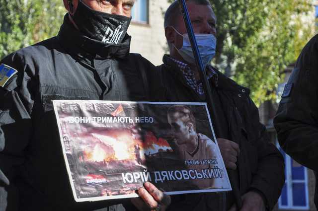 Мемориальную доску Юрию Дяковскому открыли на здании СБУ в Славянске