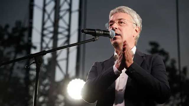 Министр Ткаченко призвал блокировать пользователей соцсетей за слова о "вредных вакцинах" и "5G"