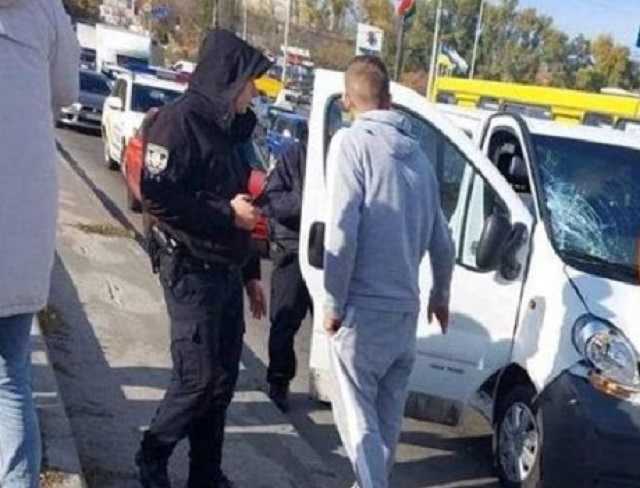 В Киеве авто сбило полицейского, который оформлял ДТП