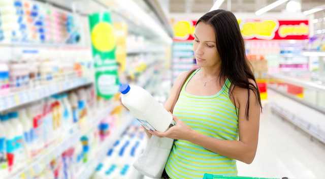 Подделки везут из Польши: украинцев кормят фальсификатом молочки