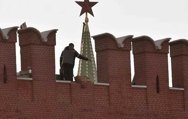 Это был ураган "Бандера": украинцы шутят о ЧП с Кремлем из-за сильного ветра