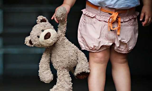 Бродили улицами голодные и легко одетые: на Житомирщине трое детей остались без присмотра