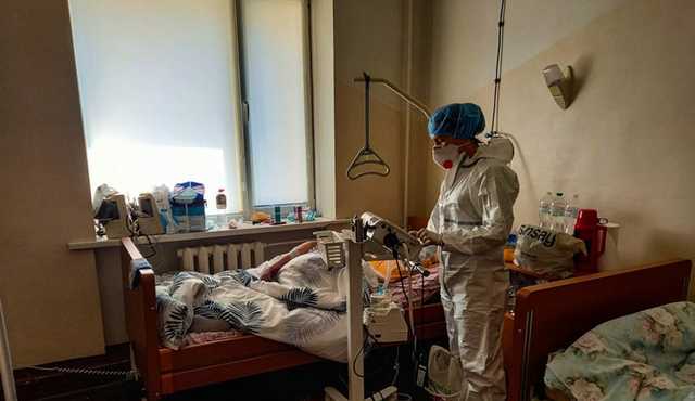 Переполненная COVID-больница на Днепропетровщине: из 200 пациентов - двое вакцинированных