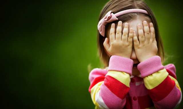 Пьяная мать била маленькую дочь на площадке в Черновцах: ее задержала полиция