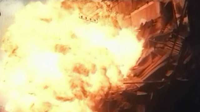 Огонь на несколько метров: появилось видео мощного взрыва в доме в России