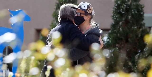 Алек Болдвін зустрівся з чоловіком та сином убитої Галини Гатчінс