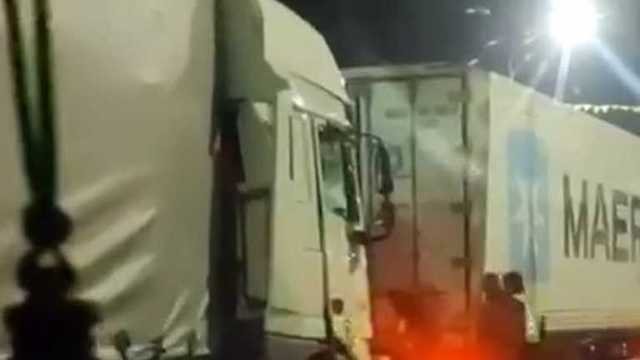 В Буче ночное ДТП с двумя фурами парализовало движение