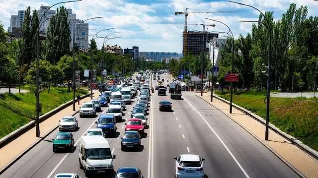 Киев с утра замер в масштабных пробках