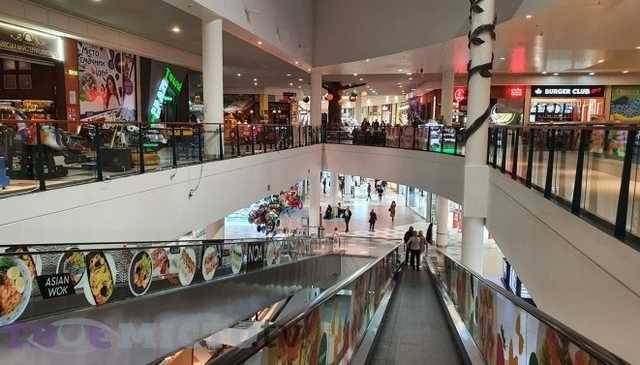 В найбільший ТРЦ Львова почали впускати лише з COVID-сертифікатами