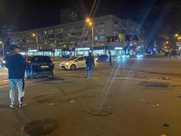 Серьезное ДТП в Харькове: машину несло прямо на пешеходов