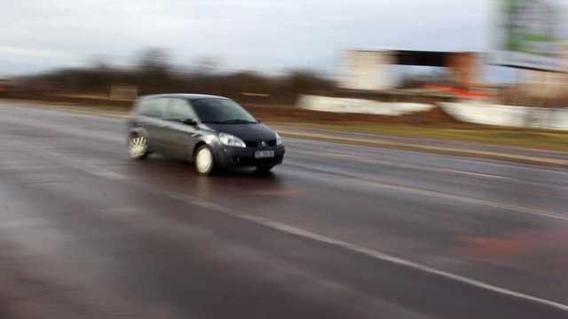 После нападения сразу скрылся: на трассе под Полтавой обстреляли авто