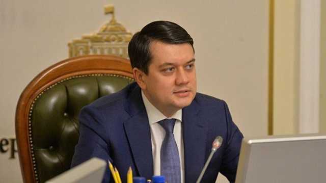 В Слуге народа рассказали, будут ли забирать у Разумкова мандат