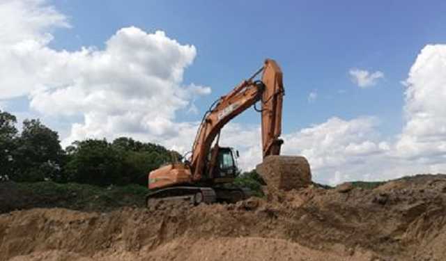 Экс-глава полтавского села незаконно добывал полезные ископаемые