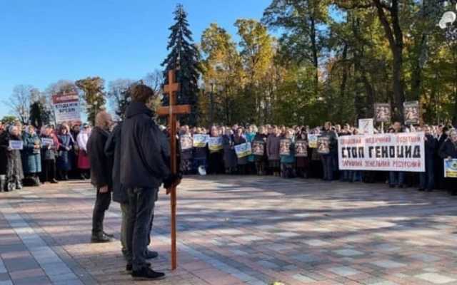 Большая проблема - локальные религиозные лидеры, выступающие против вакцинации от COVID-19, - Кузин