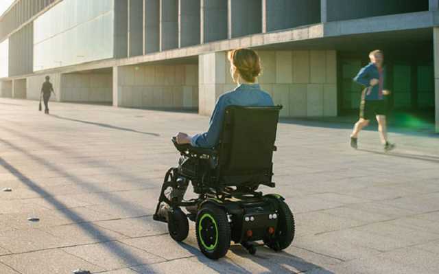 Доставляют заказы на электроколяске: в Виннице открыли первый социальный ресторан