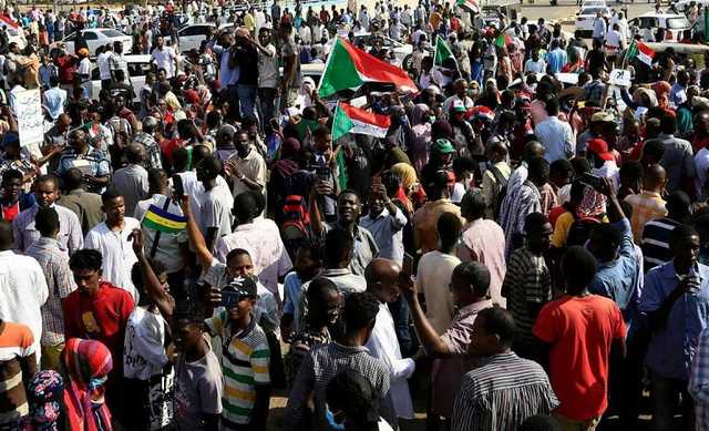 В Судане на демонстрации начались столкновения, погибли люди