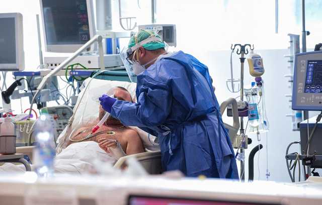 Реанимации COVID-больниц Киева переполнены, большинство больных нуждается в кислороде, - Кличко