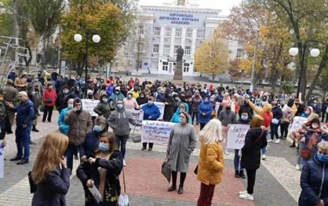 В Херсоне протестующие перекрыли проспект