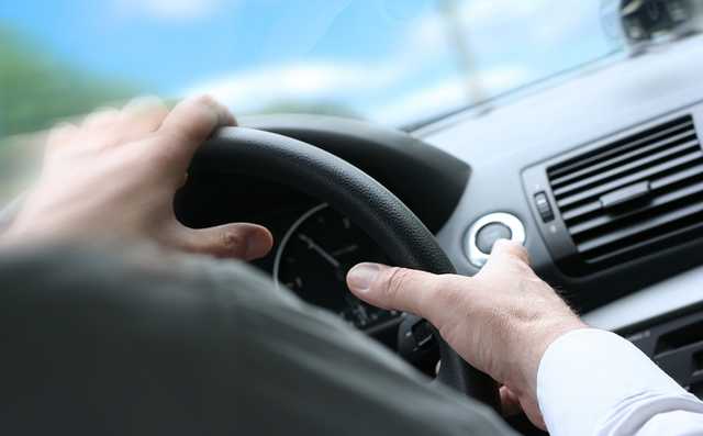 Хамству нет границ: в Киеве "герой парковки" убрал неугодную клумбу, чтобы оставить авто