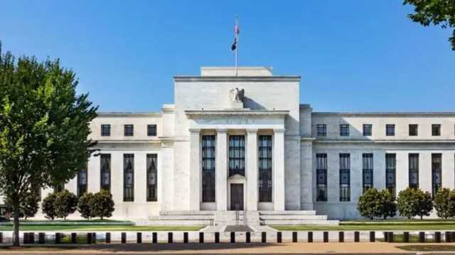 ФРС США оставила базовую ставку на уровне марта прошлого года