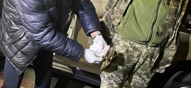 В Волынской области на взятке поймали армейского офицера