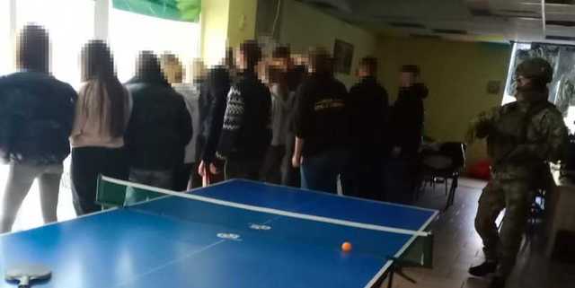 Полмиллиона долларов ежемесячно: в Днепре коллекторы "выбивали" из людей несуществующие долги