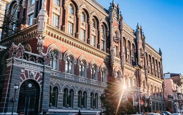НБУ збільшив купівлю доларів у шість разів для стримування зміцнення гривні