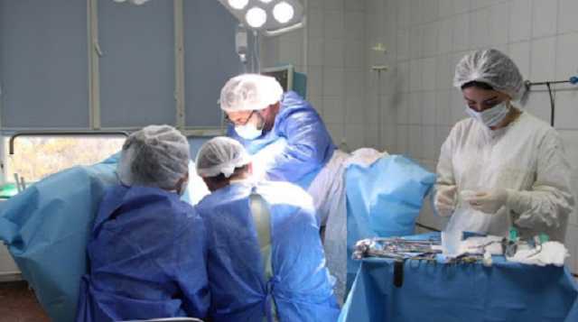 В Черновцах переболевшей COVID-19 женщине удалили из ноги огромный метровый тромб